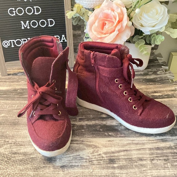 Burgundy high top platform shoes with tie and Velcro closure - Picture 3 of 6